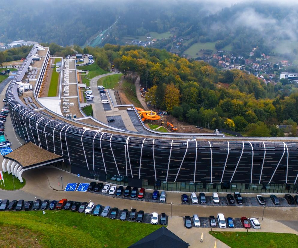 Zarówno wnętrza, jak i bryła Mercure Szczyrk Resort robią duże wrażenie