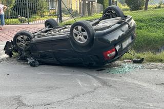Zderzenie dwóch aut w Kraśniku. Jedno z nich dachowało