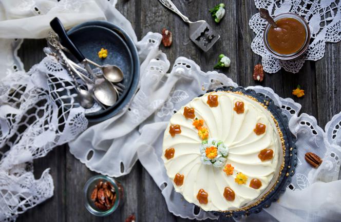 Tort orzechowy - przepis na szybkie, jesienne ciasto