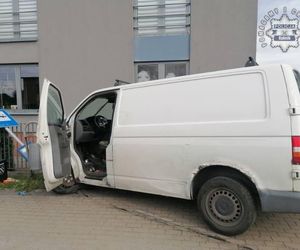 Kilka kolizji i bliskie spotkanie z ogrodzeniem w Rybniku. Kierowca volkswagena nie uniknie konsekwencji