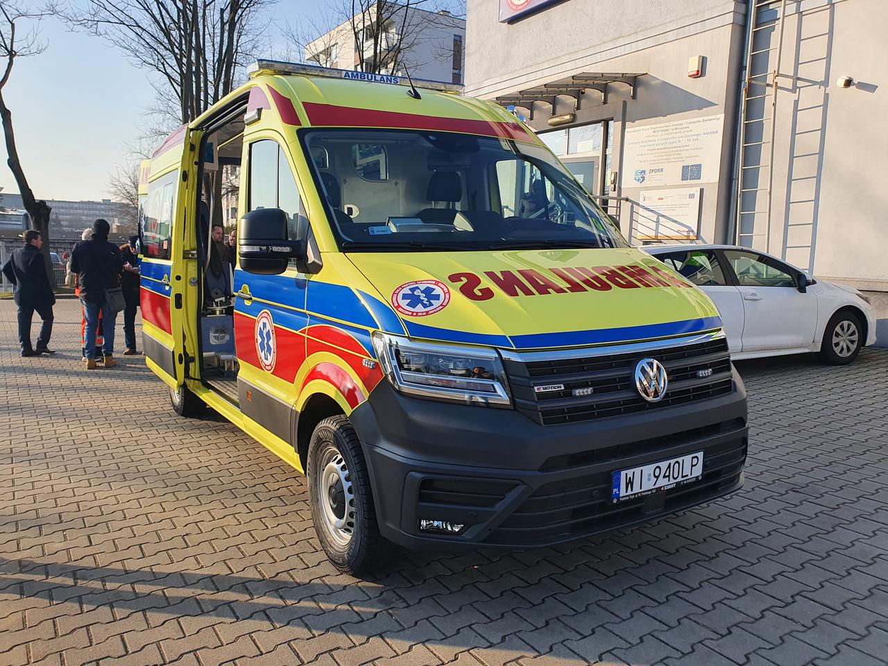 Nowe karetki na Mazowszu - wśród nich m.in. ambulans bariatryczny
