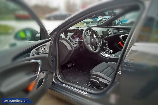 Nieoznakowany Opel Insignia OPC