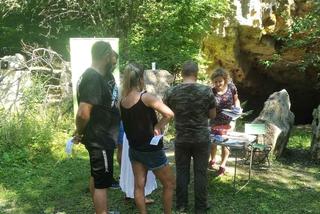 W Szachownicy zimą hibernuje ponad 2000 nietoperzy. Wchodzić tu jednak nie wolno