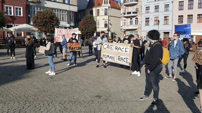 Protest w Grudziądzu, przeciwko agresji i dyskryminacji rasowej w Ameryce