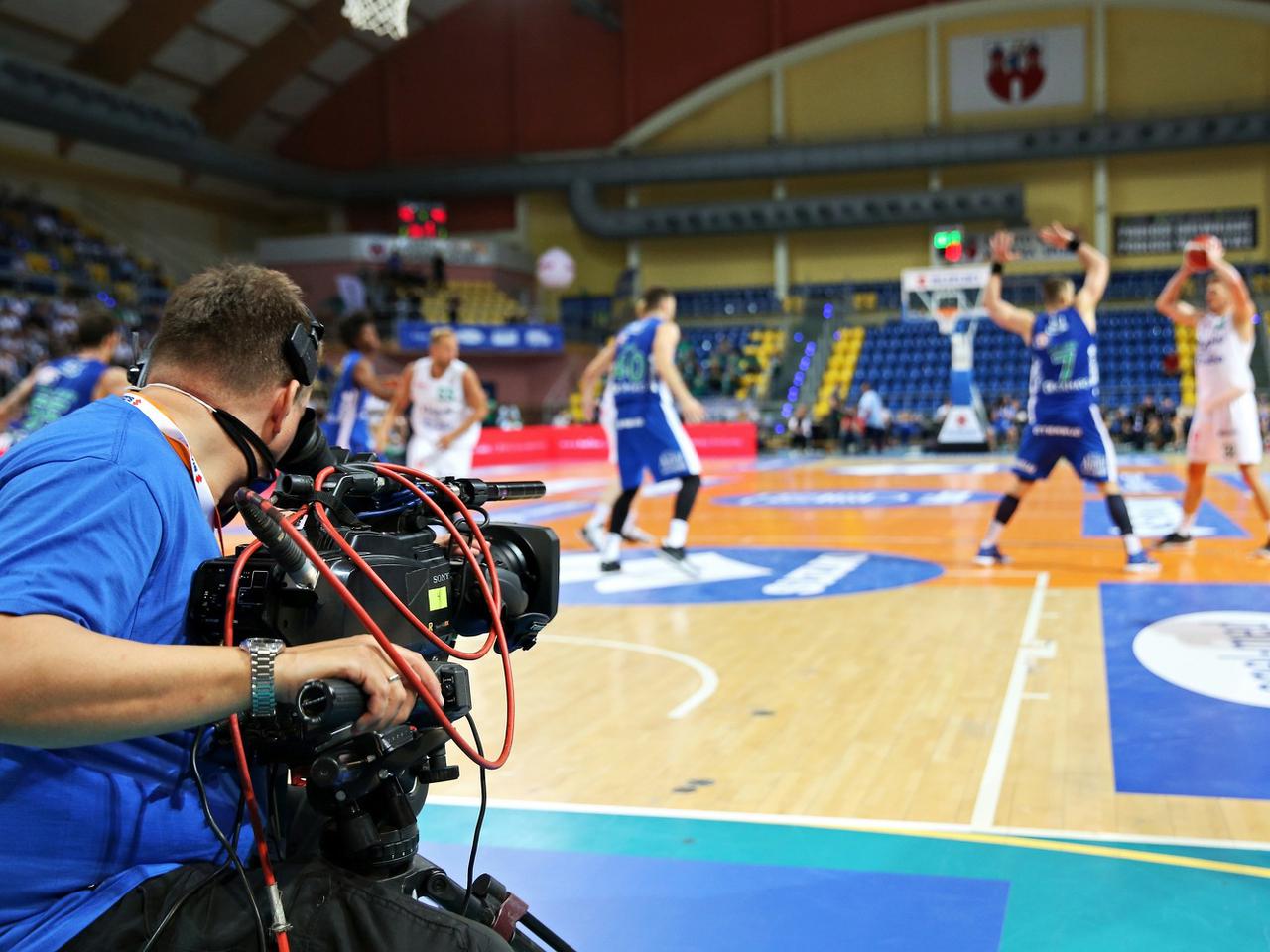 Koszykarski maraton trwa