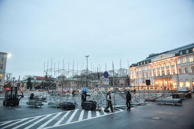 Finał WOŚP 2023. Budowa sceny w Warszawie