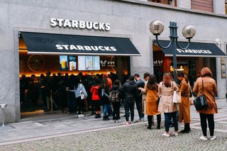Największe miasto na Podlasiu nadal bez Starbucksa. Mieszkańcy czekają, sieć komentuje