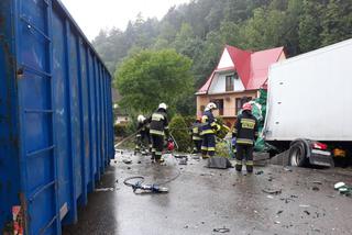 DRAMATYCZNE zderzenie dwóch ciężarówek