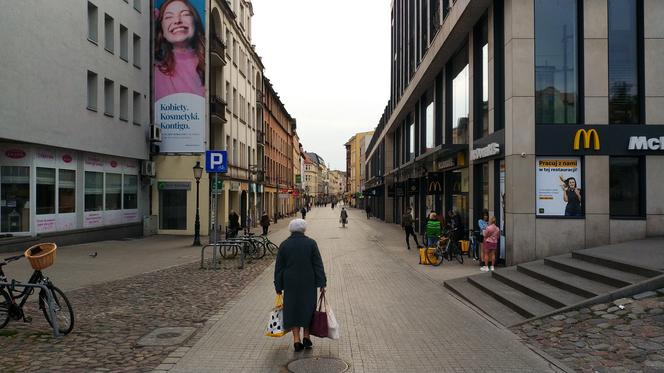 Opustoszały Poznań w dobie koronawirusa! Zobaczcie ZDJĘCIA ze spaceru po mieście! 