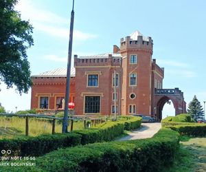 Ten pałac w woj. warmińsko-mazurskim wygląda jak z bajki. Powstał w XIX wieku