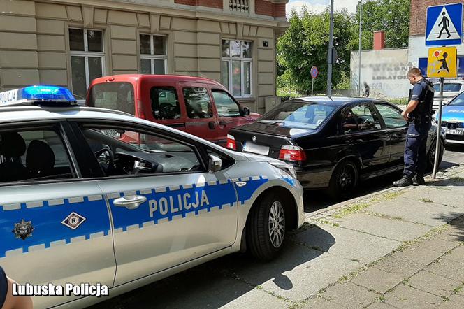 Kierowca BMW chciał odebrać sobie życie! Był pijany, łamał przepisy i stwarzał zagrożenie