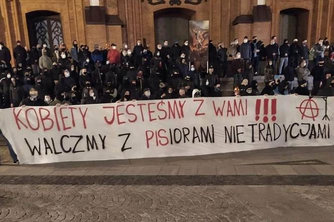 Protest kobiet. Kibice Jagiellonii Białystok odpowiadają