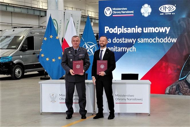 Umowa AMZ Kutno - Ambulansy wielonoszowe 4x4