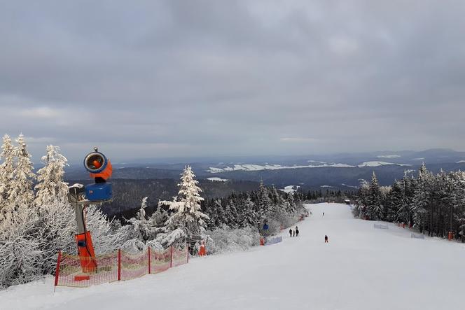 Uwaga podczas zabawy na śniegu.  Jest sporo wypadków 