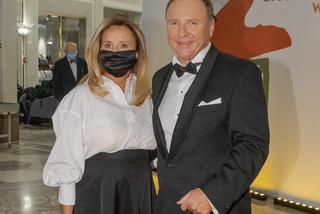 Prezes TVP z żoną na koncercie. Joanna Kurska w eleganckiej kreacji. Gala konkursu Chopinowskiego