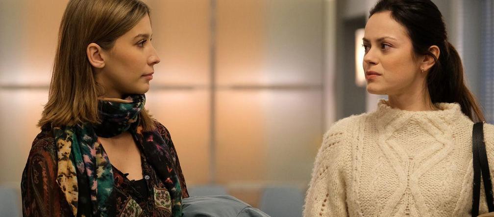 M jak miłość, odcinek 1802: Kasia (Paulina Lasota), Justyna (Magdalena Wieczorek)