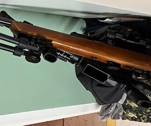 57-latek terroryzował ludzi w centrum miasta. W jego mieszkaniu znaleźli prawdziwy arsenał