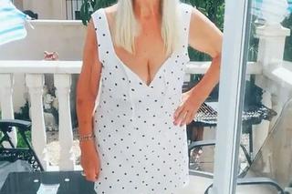 Ma 92 lata i chętnie pokazuje ciało.Joan Woodhouse uwielbia nosić bikini i krótkie sukienki