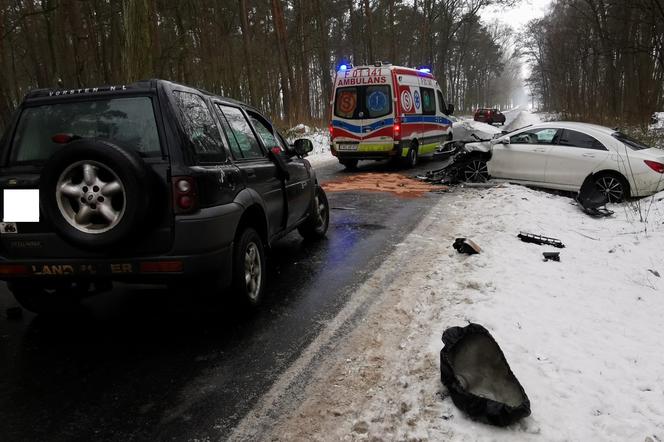 Dziecko poszkodowane w wypadku dwóch samochodów między Niechłodem a Piotrowicami