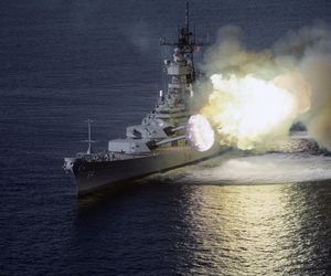 Trump rozważa powrót pancerników do US Navy. Czy era wielkich dział wróci na ocean?