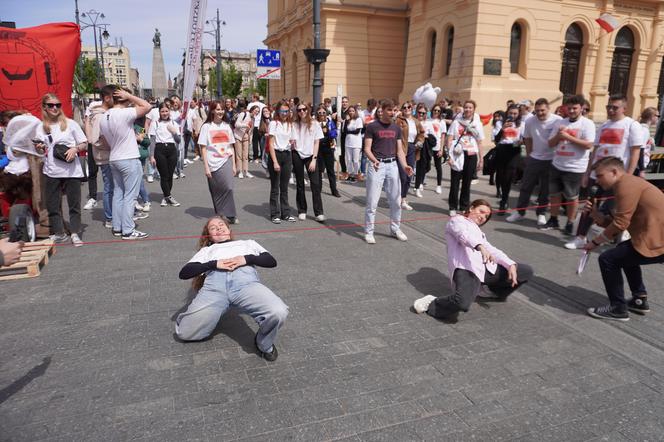 Pochód Juwenaliowy Łódzkich Uczelni. Studenci przejęli Łódź! [ZDJĘCIA]