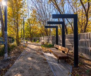 Park linearny na Służewcu w Warszawie pod koniec budowy