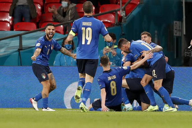 Włosi w 1/8 finału po dogrywce wyeliminowali Austrię (2:1).
