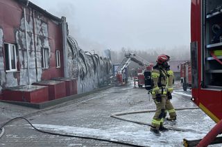 Potężny pożar pustoszy halę w woj. lubelskim