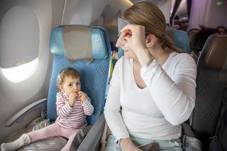 Koniec płacenia za miejsce obok dziecka w samolocie? To nielegalne