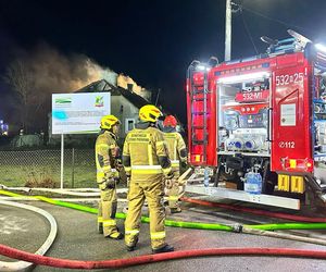 Tragiczny pożar budynku wielorodzinnego. Nie żyje jedna osoba, dwie są poparzone