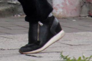 Marta Kaczyńska modna w dobie koronawirusa. Tak spaceruje z dziećmi [ZDJĘCIA]