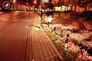 Rozwoził kanapki, nagle zjechał z drogi i skosił słupki. Nie żyje