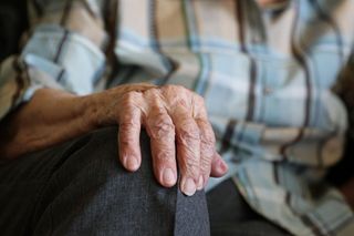 ZUS zmniejszy świadczenia? Sprawdź, o ile spadły limity dorabiania dla emerytów i rencistów