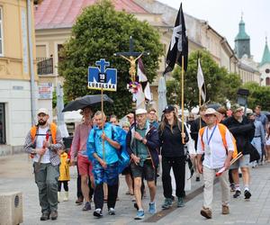 Lubelska Piesza Pielgrzymka na Jasną Górę 2024. Pątnikom deszcz niestraszny!