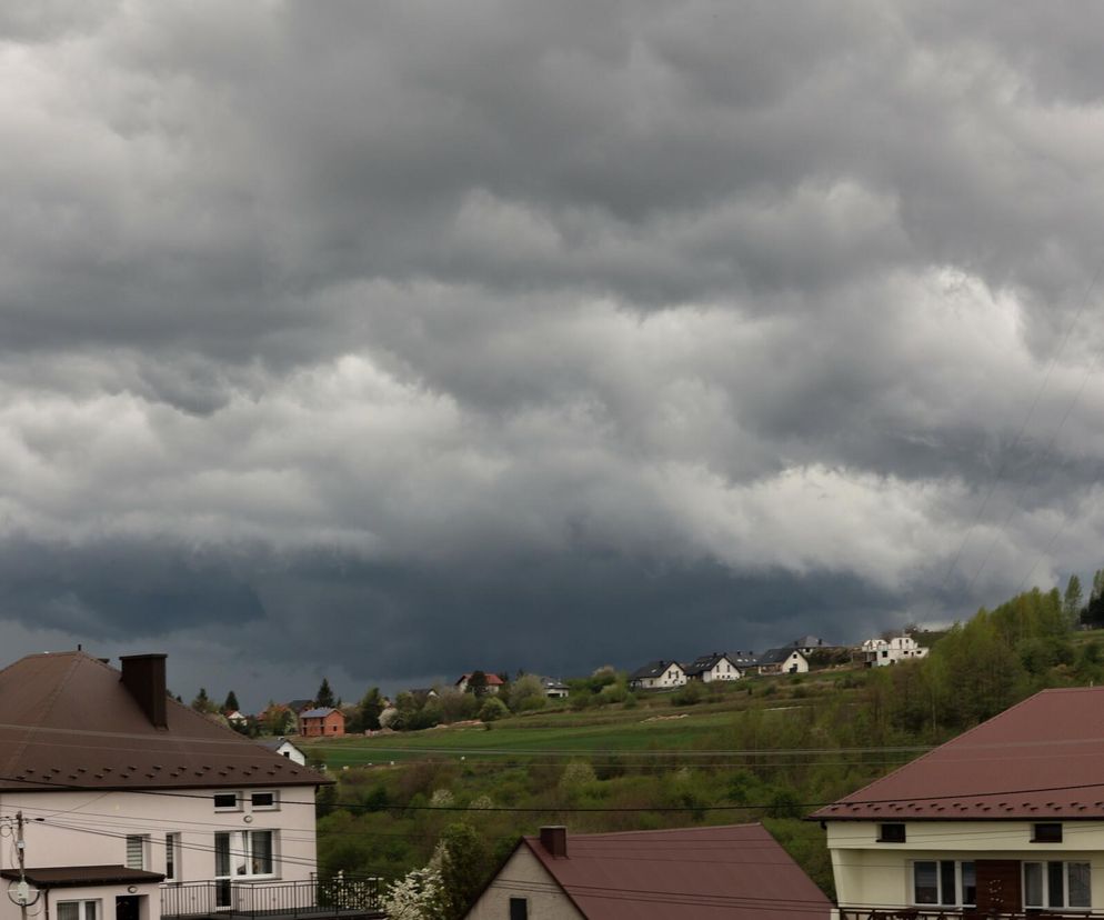 IMGW ostrzega przed burzami! Alerty w ośmiu województwach