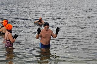 Pogoda na kąpiele robi się coraz lepsza! Morsy z woj. lubelskiego z przyjemnością wskakują do wody