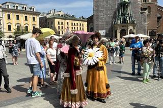 Polonez wiosenny na Rynku Głównym w Krakowie