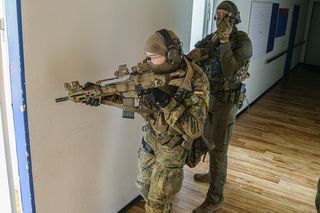 Hitlerowskie saluty i rasizm w Bundeswehrze. Niemcy wyrzucają żołnierzy za ekstremizm