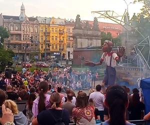 Kosmiczna Podróż Guliwera na placu Solidarności