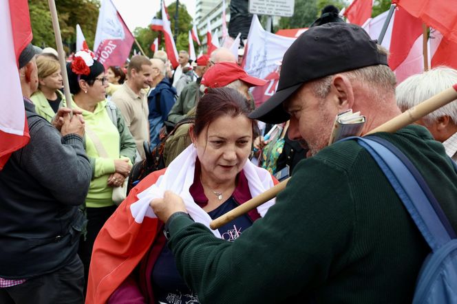 Karol Nawrocki prezydentem. Tłumy pod Sejmem