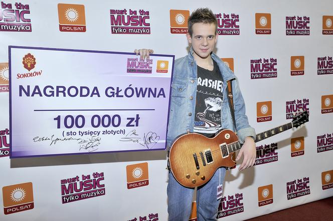 akpa20111106_must_be_the_music_mb_4101