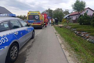 Mężczyzna przygnieciony przez ciągnik rolniczy