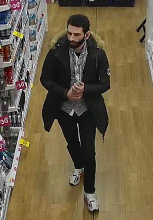 Wyniósł ze drogerii maszynki do golenia! Ściga go policja z Bydgoszczy 