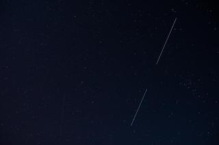 Nocny przelot satelit Starlink nad Polską. Wygląda to spektakularnie. Gdzie i kiedy oglądać Starlinki? [ZDJĘCIA]