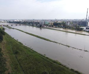 Wrocław - Odra wysoki poziom wody przy porcie miejskim