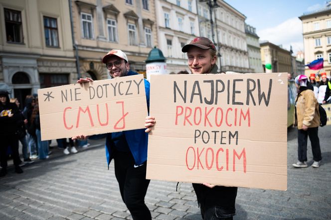 Korowód studentów podczas juwenaliów 2025 w Krakowie