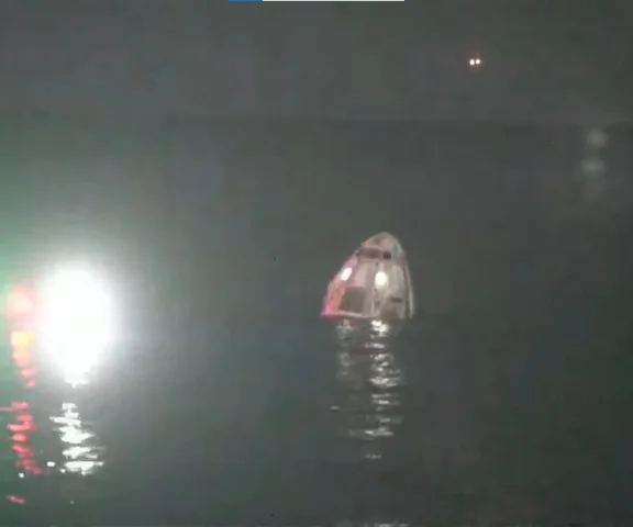 Wodowanie udane! Polski astronauta wrócił na Ziemię. Live