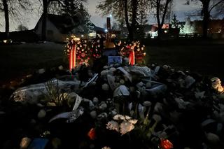 Grób strażaka Bartosza Błyskala utonął w morzu kwiatów. Jeden szczegóły łamie serca wszystkich