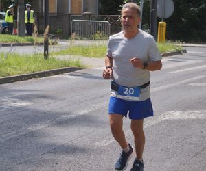 Seniorzy w Bydgoszczy pokazali moc! Blisko setka na starcie pierwszego Biegu Seniora