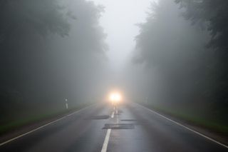 Ostrzeżenie IMGW dla regionów. Gdzie wystąpi gęsta mgła?